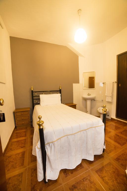 Single Room with Shared Bathroom,463735887:JPEG